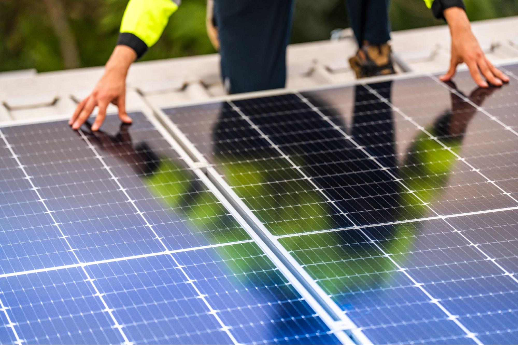 solar-installing